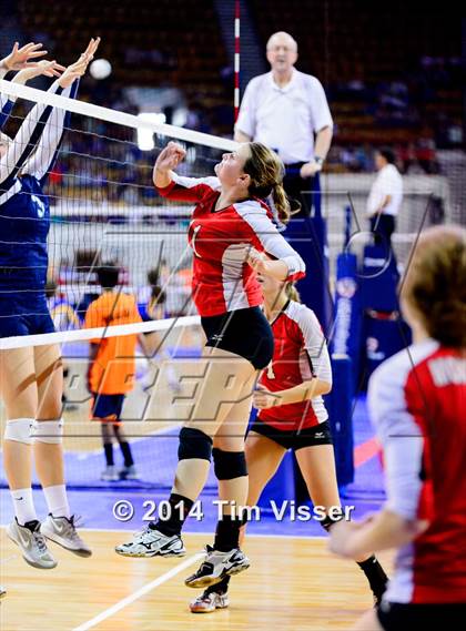 Thumbnail 3 in Montrose vs. Valor Christian (CHSAA 4A Playoff) photogallery.