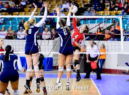 Thumbnail 3 in Montrose vs. Valor Christian (CHSAA 4A Playoff) photogallery.