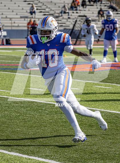 Thumbnail 1 in Springfield @ East St. Louis (IHSA 6A first round) photogallery.
