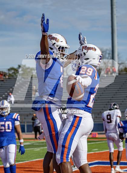 Thumbnail 1 in Springfield @ East St. Louis (IHSA 6A first round) photogallery.