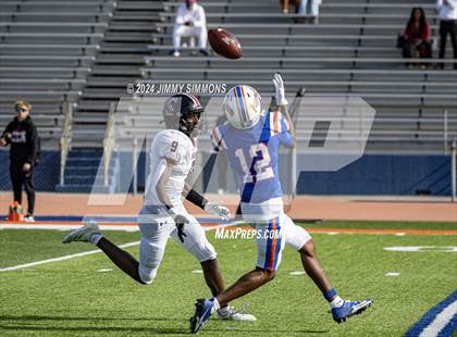 Thumbnail 3 in Springfield @ East St. Louis (IHSA 6A first round) photogallery.