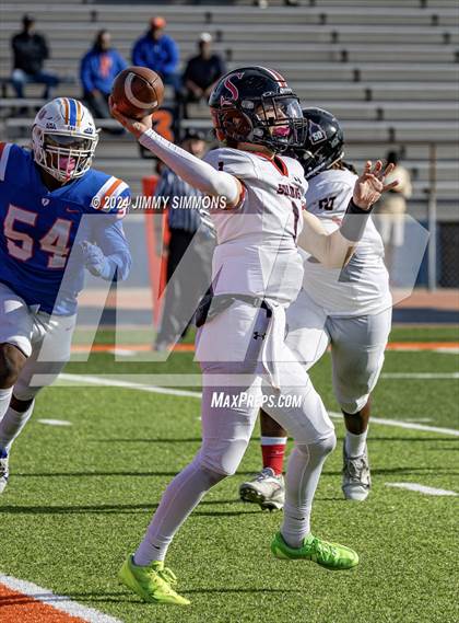 Thumbnail 3 in Springfield @ East St. Louis (IHSA 6A first round) photogallery.