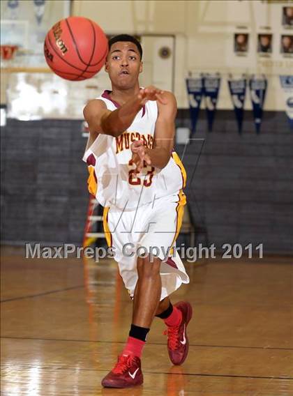 Thumbnail 2 in Rancho Cotate vs. Lincoln (Mel Good Holiday Classic) photogallery.