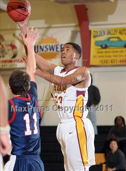 Thumbnail 3 in Rancho Cotate vs. Lincoln (Mel Good Holiday Classic) photogallery.