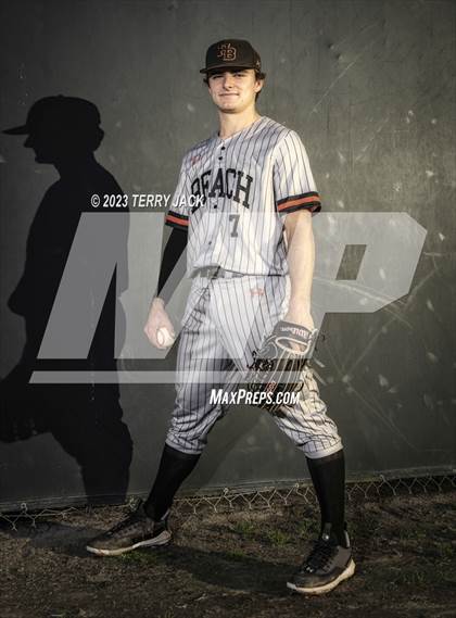 Thumbnail 1 in Huntington Beach High School 2023 Seniors photogallery.