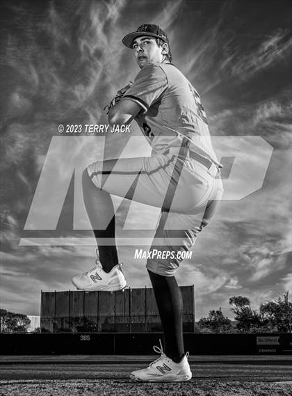 Thumbnail 3 in Huntington Beach High School 2023 Seniors photogallery.