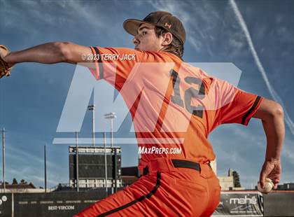 Thumbnail 2 in Huntington Beach High School 2023 Seniors photogallery.