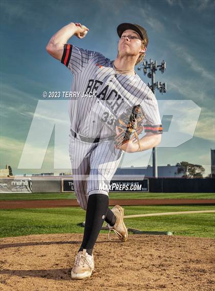 Thumbnail 2 in Huntington Beach High School 2023 Seniors photogallery.