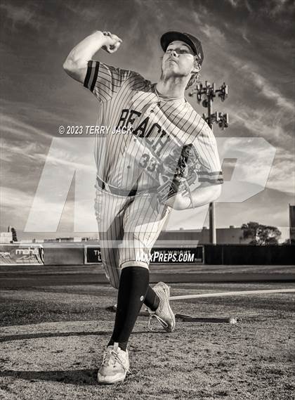 Thumbnail 1 in Huntington Beach High School 2023 Seniors photogallery.