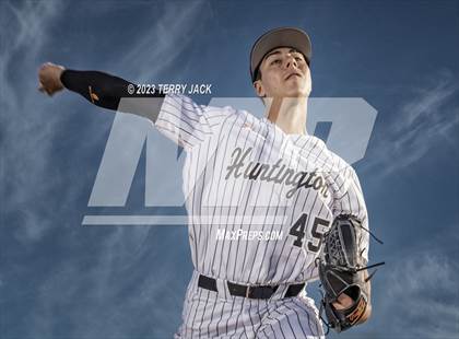 Thumbnail 2 in Huntington Beach High School 2023 Seniors photogallery.