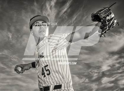 Thumbnail 3 in Huntington Beach High School 2023 Seniors photogallery.