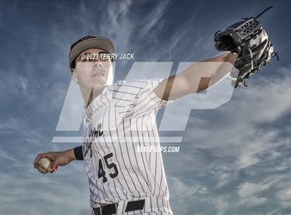 Thumbnail 2 in Huntington Beach High School 2023 Seniors photogallery.