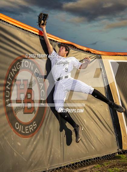 Thumbnail 2 in Huntington Beach High School 2023 Seniors photogallery.