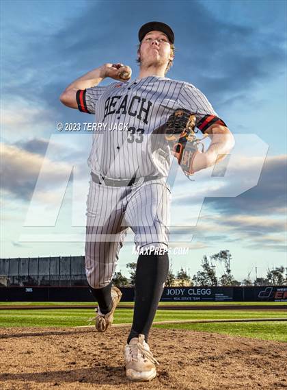 Thumbnail 3 in Huntington Beach High School 2023 Seniors photogallery.