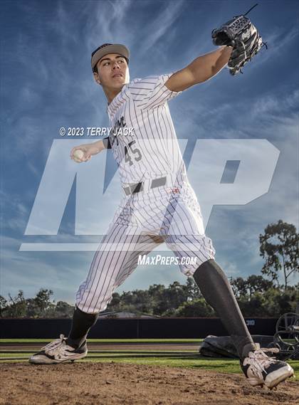 Thumbnail 3 in Huntington Beach High School 2023 Seniors photogallery.