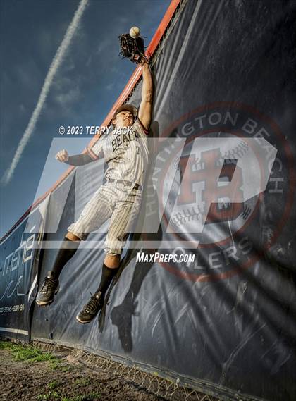 Thumbnail 1 in Huntington Beach High School 2023 Seniors photogallery.