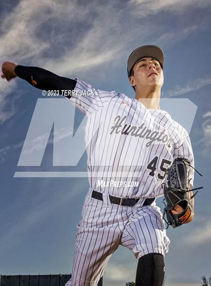 Thumbnail 3 in Huntington Beach High School 2023 Seniors photogallery.