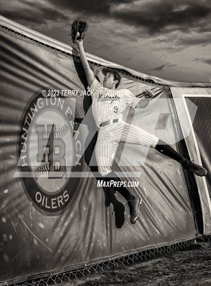 Thumbnail 2 in Huntington Beach High School 2023 Seniors photogallery.