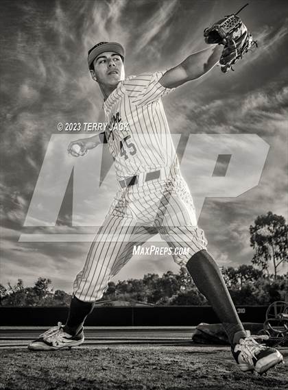 Thumbnail 1 in Huntington Beach High School 2023 Seniors photogallery.