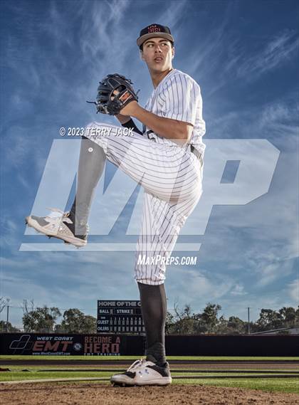 Thumbnail 3 in Huntington Beach High School 2023 Seniors photogallery.