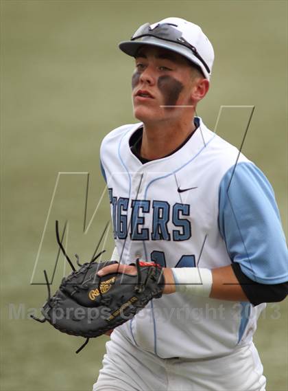 Thumbnail 1 in Carroll vs. Eisenhower (KSHSAA 5A Playoff) photogallery.