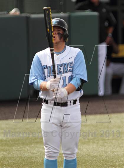 Thumbnail 1 in Carroll vs. Eisenhower (KSHSAA 5A Playoff) photogallery.