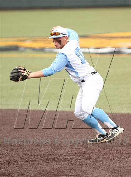 Thumbnail 1 in Carroll vs. Eisenhower (KSHSAA 5A Playoff) photogallery.