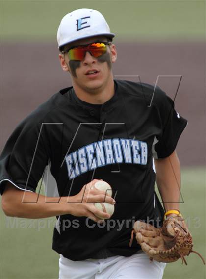 Thumbnail 1 in Carroll vs. Eisenhower (KSHSAA 5A Playoff) photogallery.