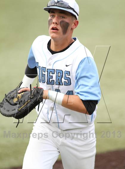 Thumbnail 3 in Carroll vs. Eisenhower (KSHSAA 5A Playoff) photogallery.