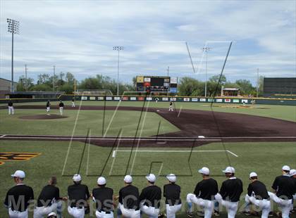 Thumbnail 2 in Carroll vs. Eisenhower (KSHSAA 5A Playoff) photogallery.