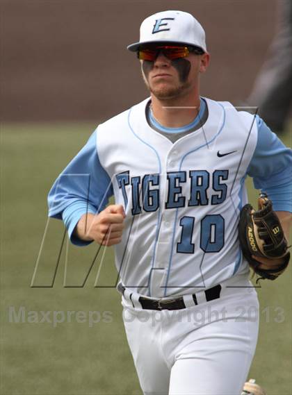 Thumbnail 1 in Carroll vs. Eisenhower (KSHSAA 5A Playoff) photogallery.