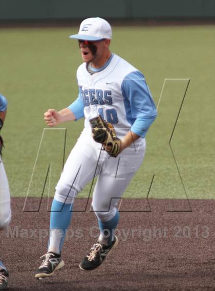 Thumbnail 2 in Carroll vs. Eisenhower (KSHSAA 5A Playoff) photogallery.