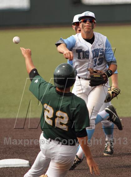 Thumbnail 2 in Carroll vs. Eisenhower (KSHSAA 5A Playoff) photogallery.
