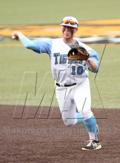 Thumbnail 3 in Carroll vs. Eisenhower (KSHSAA 5A Playoff) photogallery.