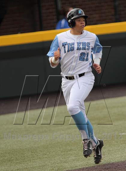 Thumbnail 2 in Carroll vs. Eisenhower (KSHSAA 5A Playoff) photogallery.