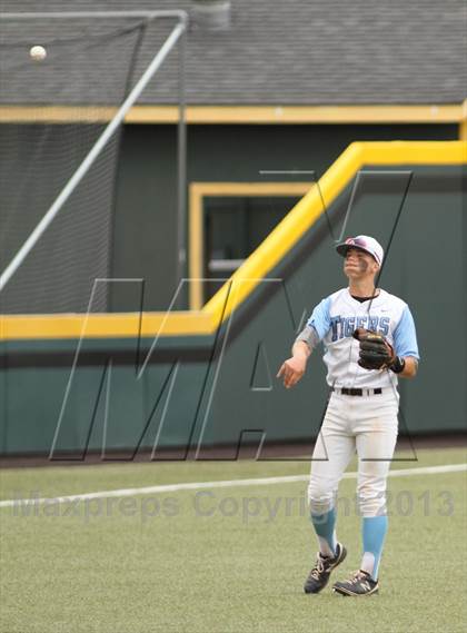 Thumbnail 3 in Carroll vs. Eisenhower (KSHSAA 5A Playoff) photogallery.