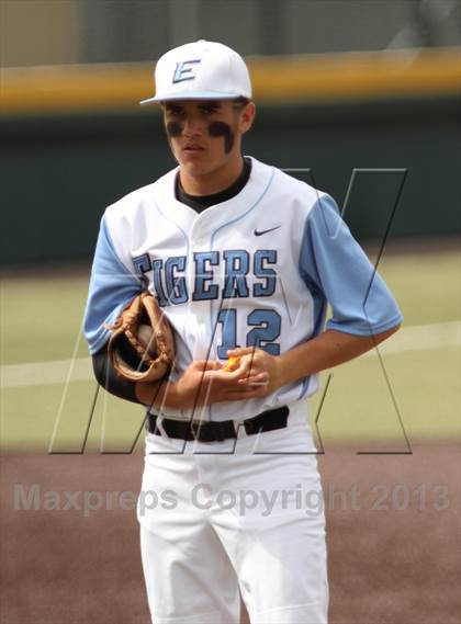 Thumbnail 2 in Carroll vs. Eisenhower (KSHSAA 5A Playoff) photogallery.