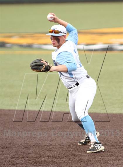 Thumbnail 2 in Carroll vs. Eisenhower (KSHSAA 5A Playoff) photogallery.