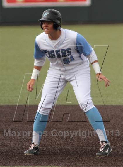 Thumbnail 1 in Carroll vs. Eisenhower (KSHSAA 5A Playoff) photogallery.