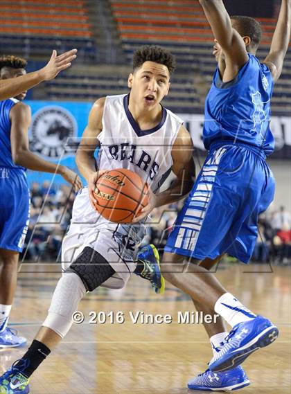 Thumbnail 1 in Curtis vs Central Valley (WIAA 4A Quarterfinal) photogallery.