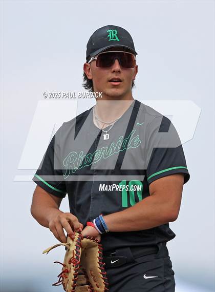 Thumbnail 1 in Mount Carmel vs. Riverside (PIAA 3A Championship) photogallery.