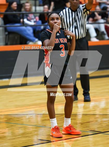 Thumbnail 2 in Henderson vs Gladewater (Bobcat Classic) photogallery.