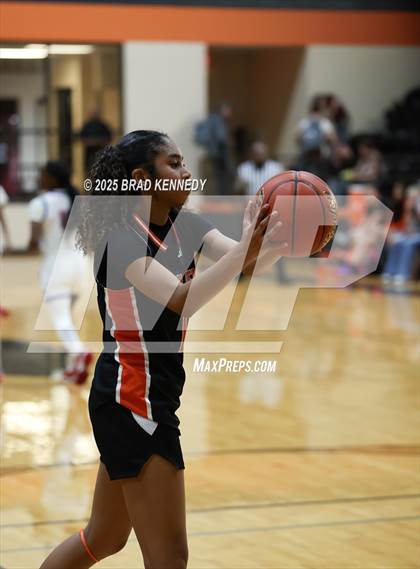 Thumbnail 2 in Henderson vs Gladewater (Bobcat Classic) photogallery.