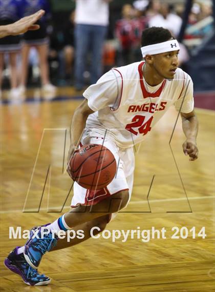 Thumbnail 1 in Highlands Ranch vs Denver East (CHSAA 5A Great 8) photogallery.