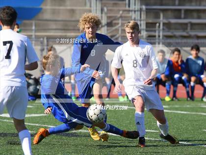 Thumbnail 1 in San Diego vs. Westview (25th Annual San Diego Holiday Tournament) photogallery.