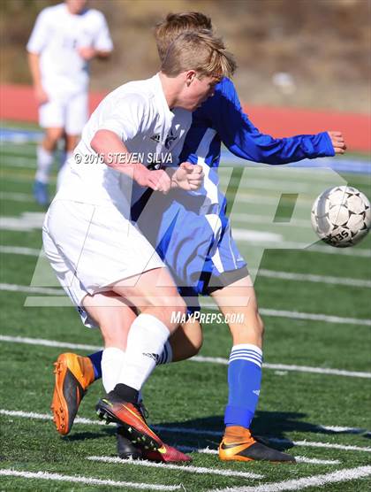 Thumbnail 3 in San Diego vs. Westview (25th Annual San Diego Holiday Tournament) photogallery.
