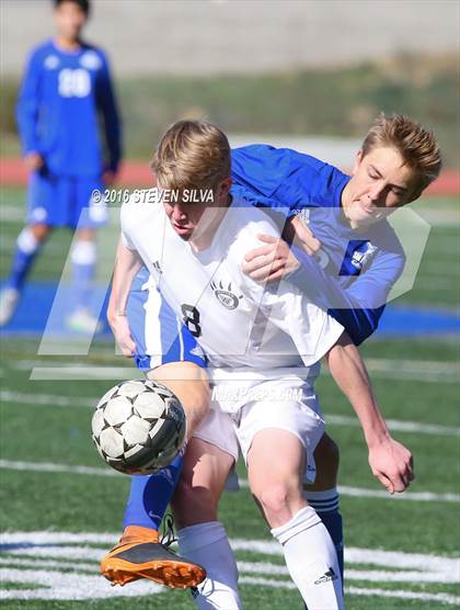 Thumbnail 2 in San Diego vs. Westview (25th Annual San Diego Holiday Tournament) photogallery.