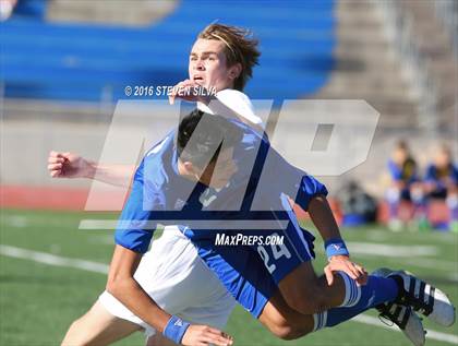 Thumbnail 3 in San Diego vs. Westview (25th Annual San Diego Holiday Tournament) photogallery.