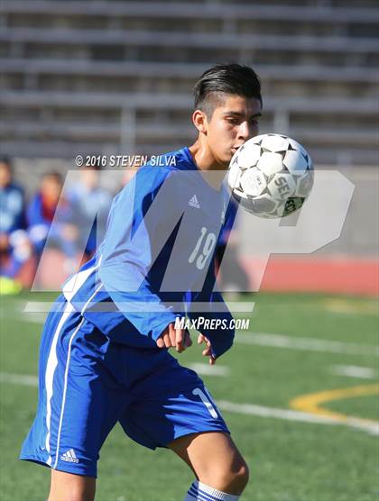 Thumbnail 3 in San Diego vs. Westview (25th Annual San Diego Holiday Tournament) photogallery.