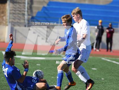 Thumbnail 2 in San Diego vs. Westview (25th Annual San Diego Holiday Tournament) photogallery.